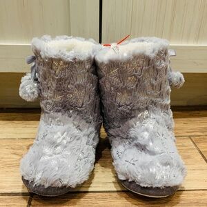 Children’s slippers size : 5/6 ARDENE NEW